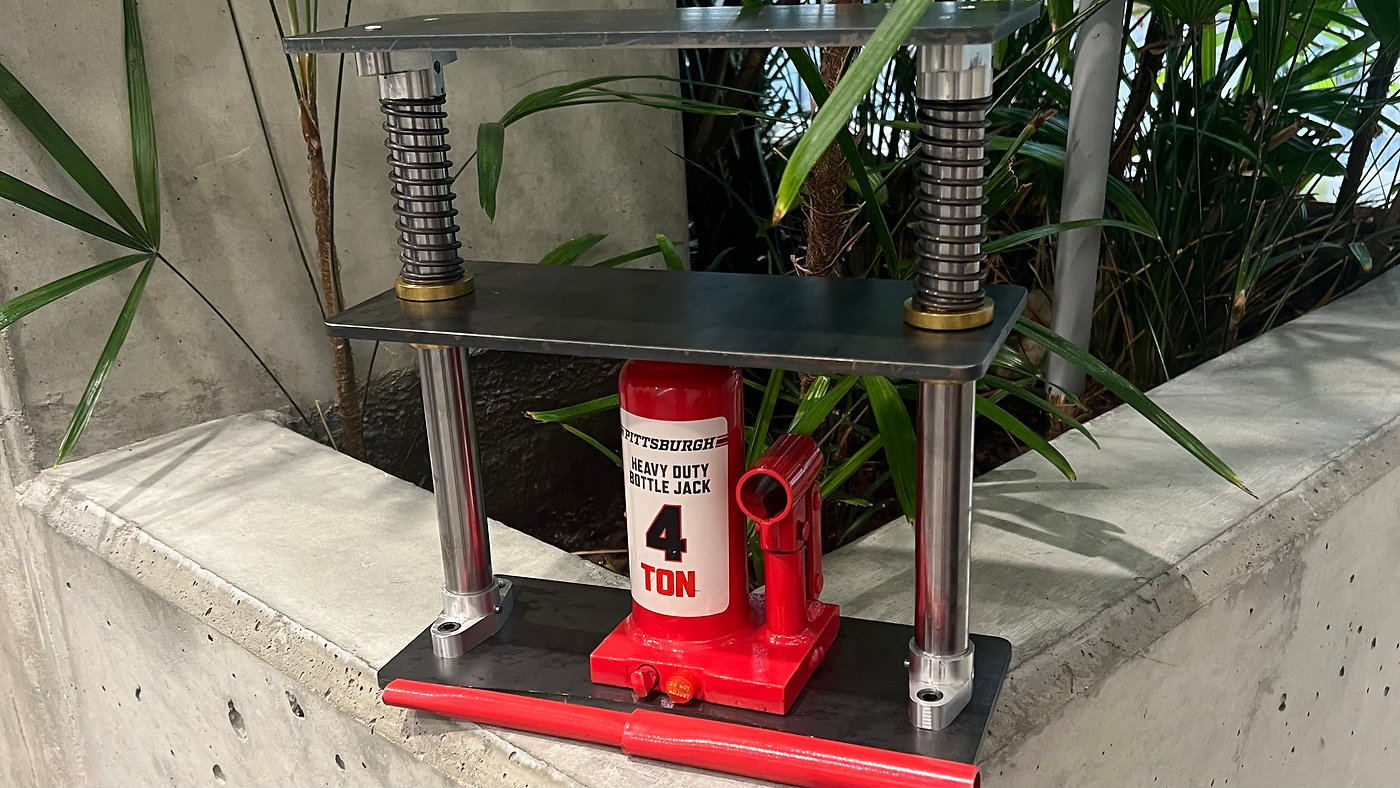 Mini hydraulic press built around a 4-ton bottle jack